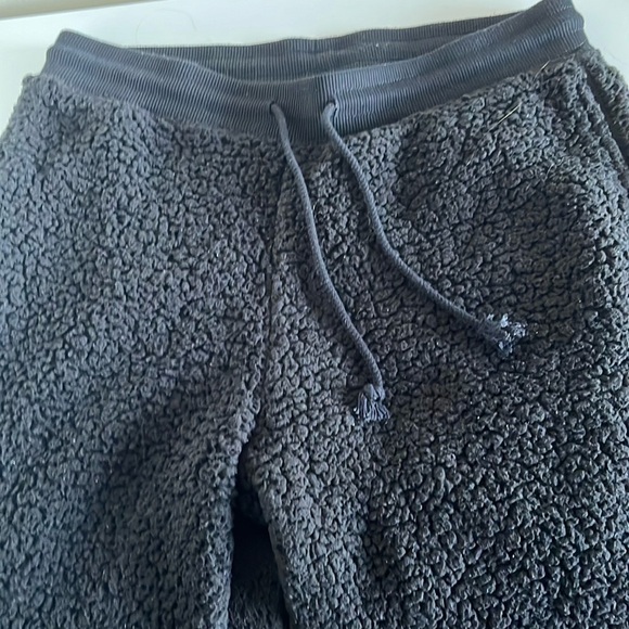 American Eagle High-Waisted Sherpa Joggers - Picture 3 of 7